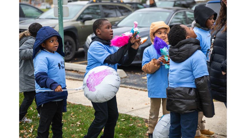 Slideshow of Macy's Parade at Echo 