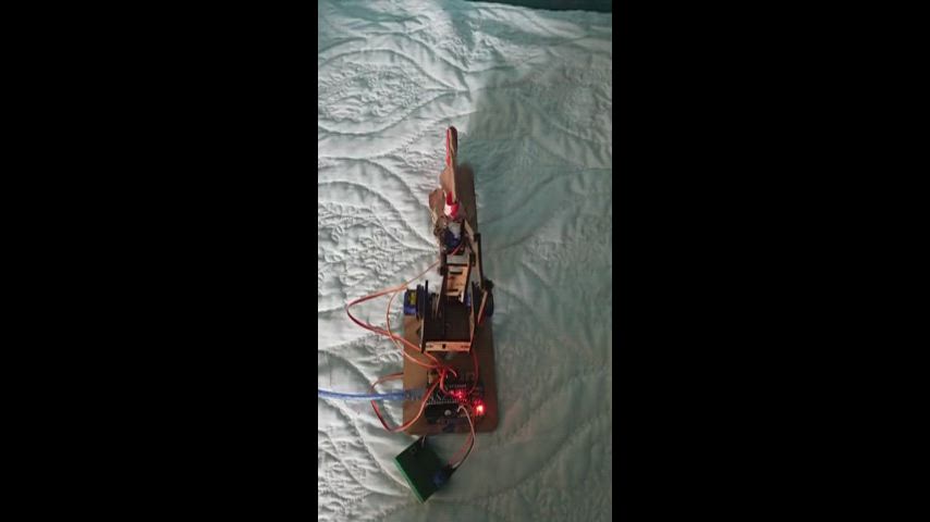 Robotic Arm grabbing object 1