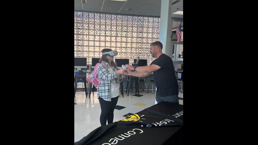 PHS Sophomores use VR / STEM technology to explore careers.